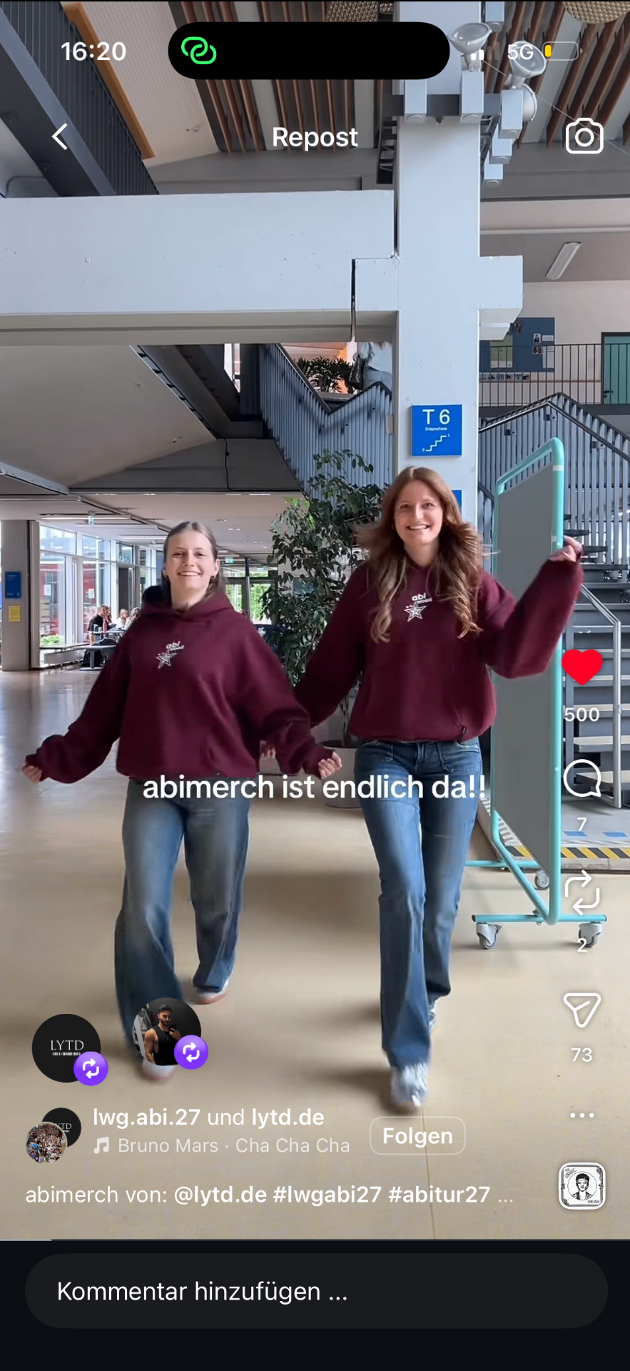 Zwei Schülerinnen im LYTD-Hoodie – TikTok